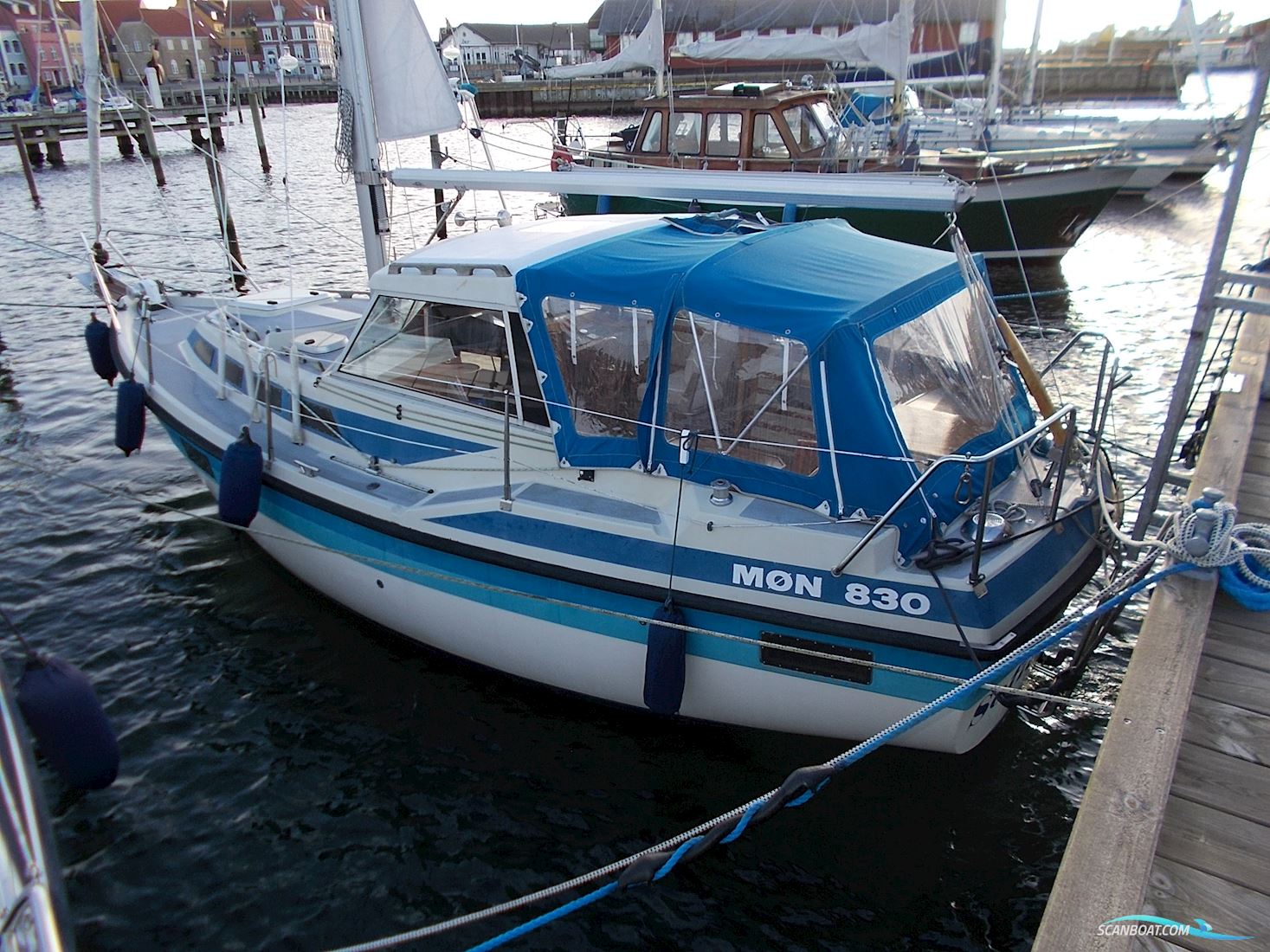 Møn 830 m/Nyere Motor Motorzeiler 1985, met Volvo Penta D2-40 motor, Denemarken