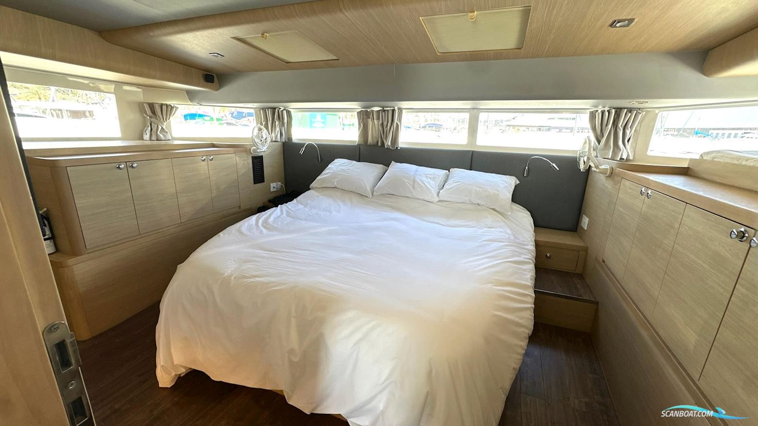 Aquila 54 Yacht