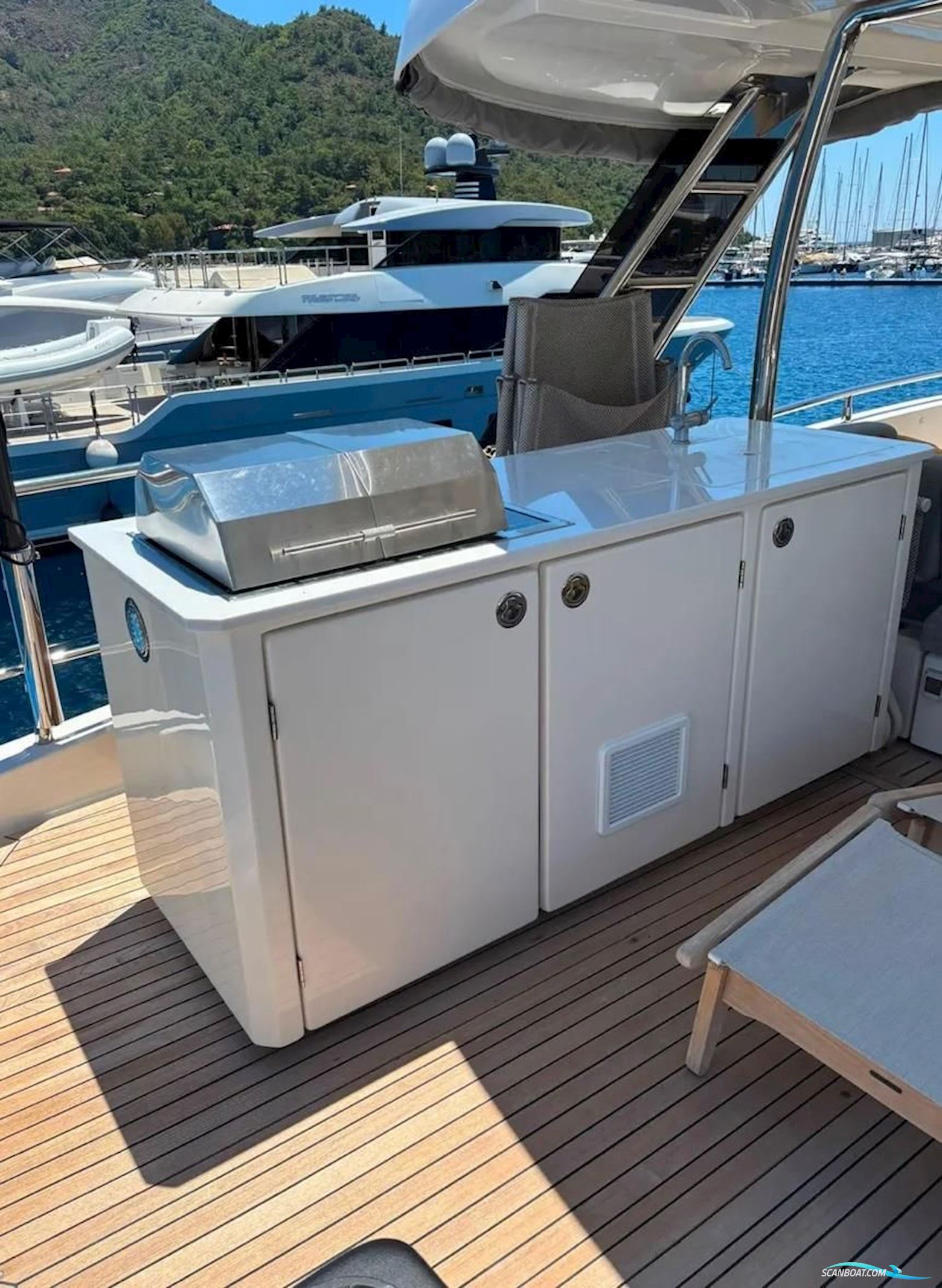 Aquila 54 Yacht