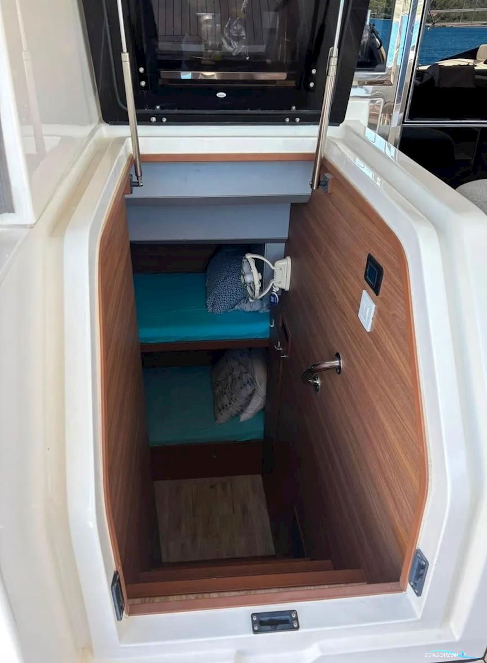 Aquila 54 Yacht