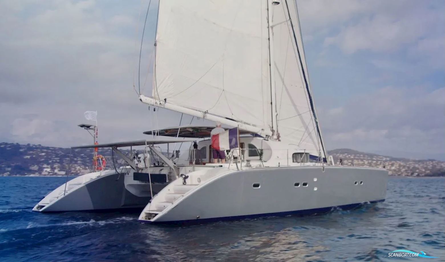 Cnb Lagoon 570