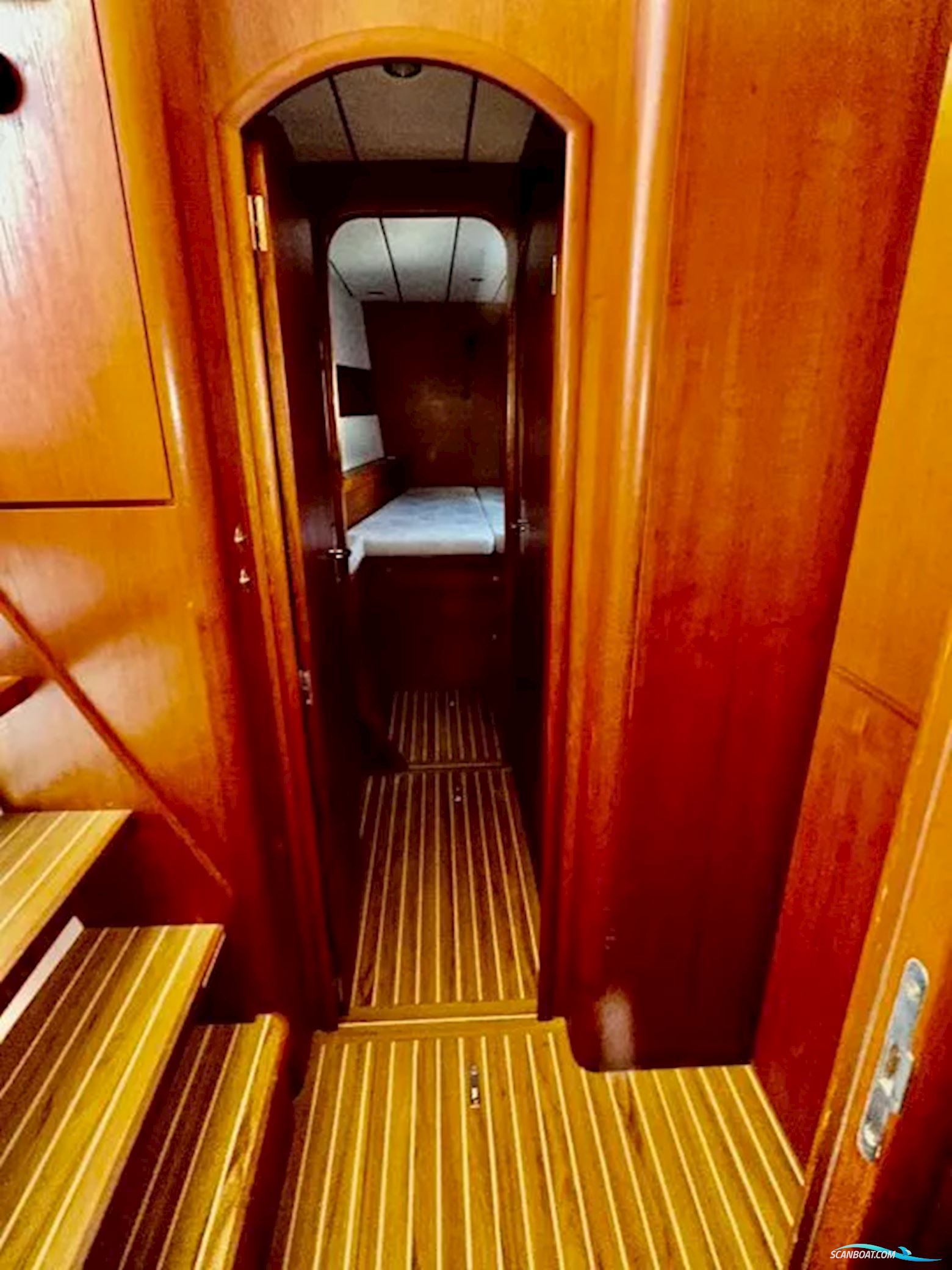 Cnb Lagoon 570