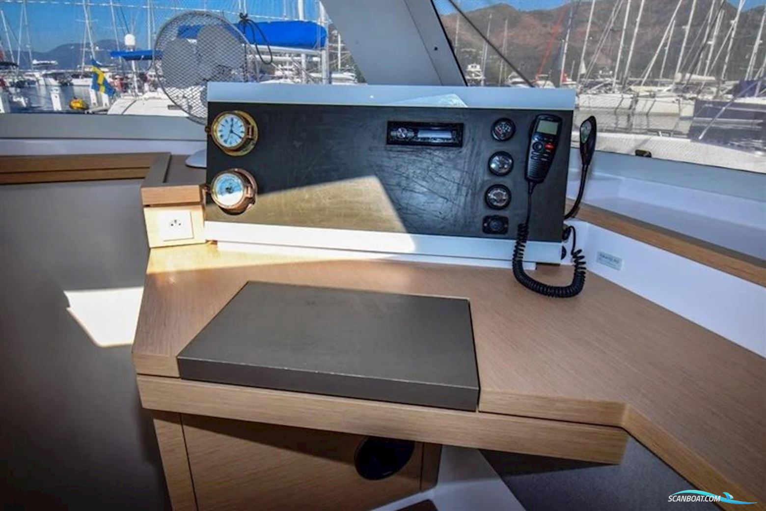 Fountaine Pajot Lucia 40