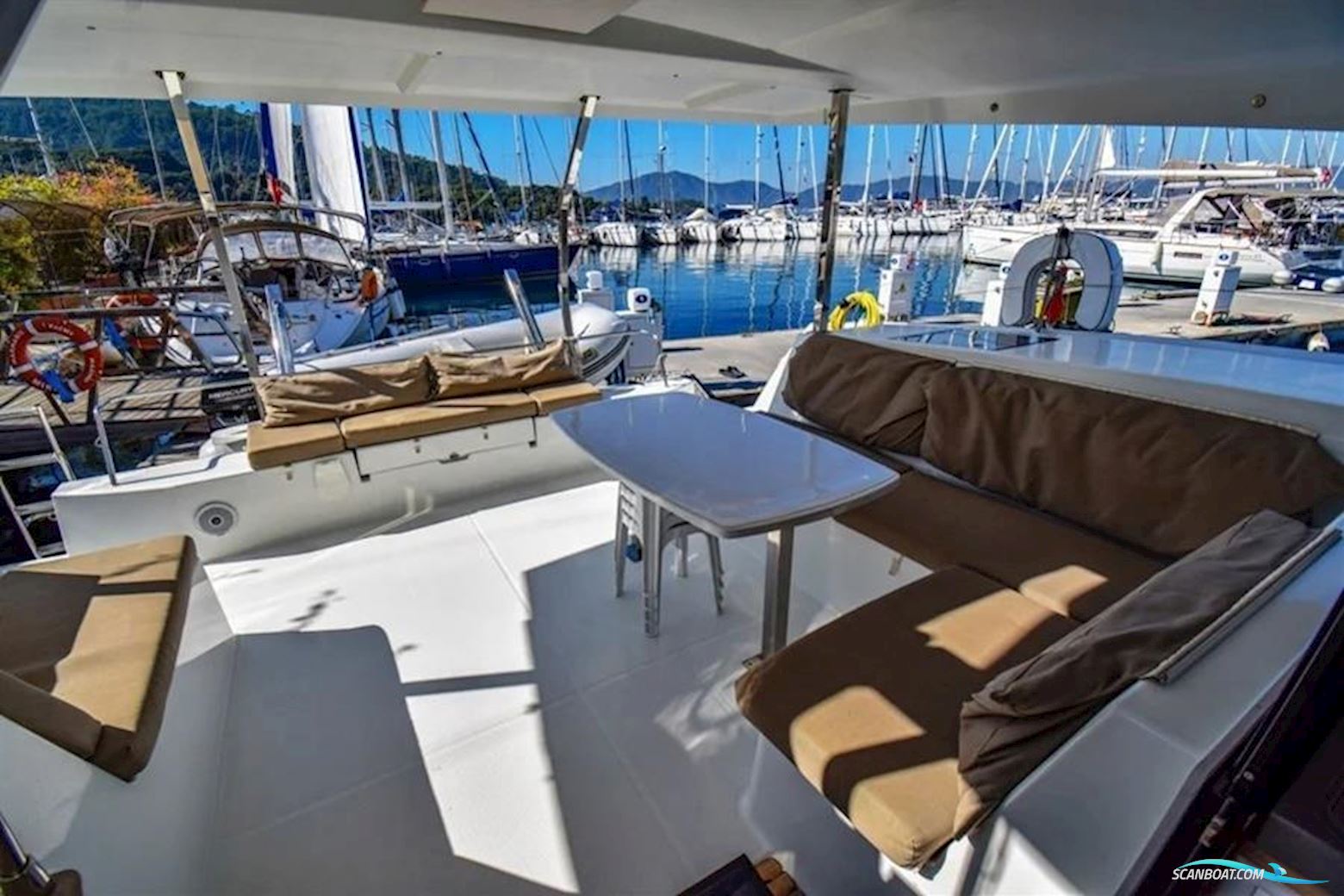 Fountaine Pajot Lucia 40