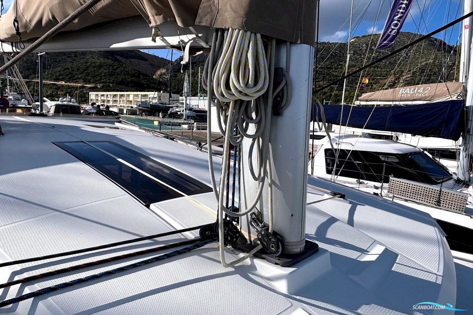 Fountaine Pajot Lucia 40