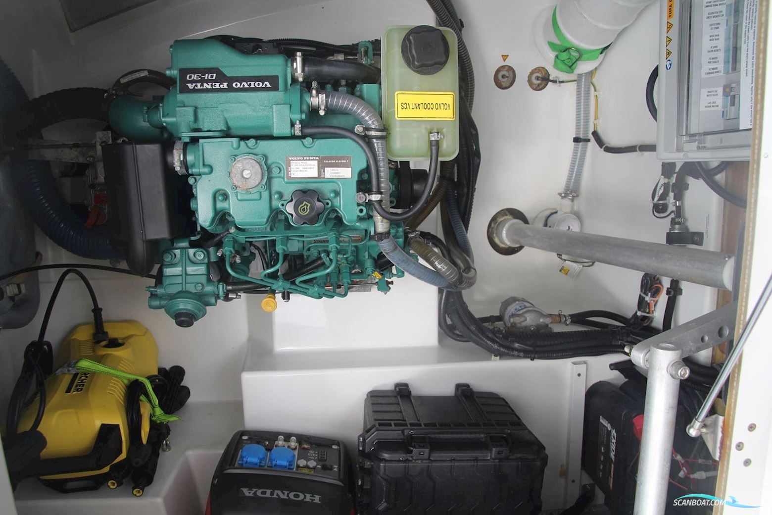 Fountaine Pajot Lucia 40