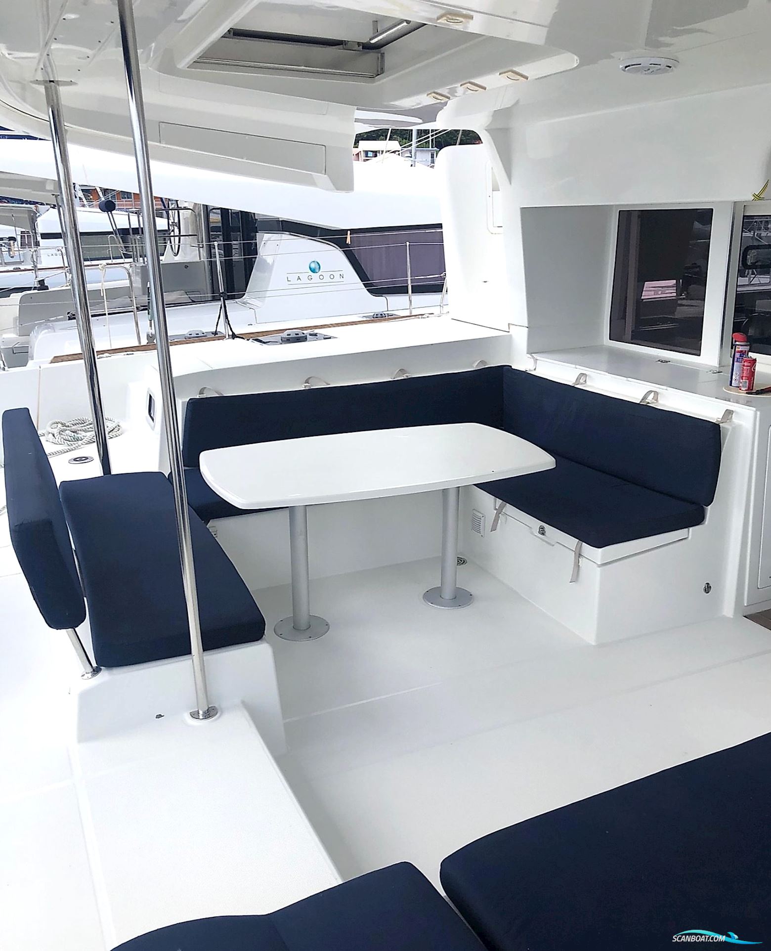 LAGOON  450