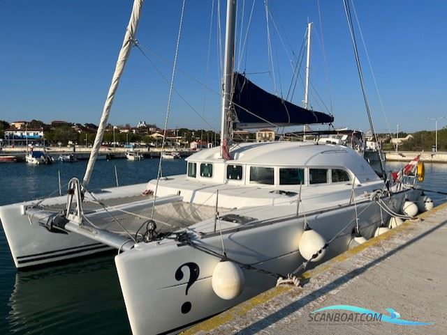 Lagoon 380 Owners Version