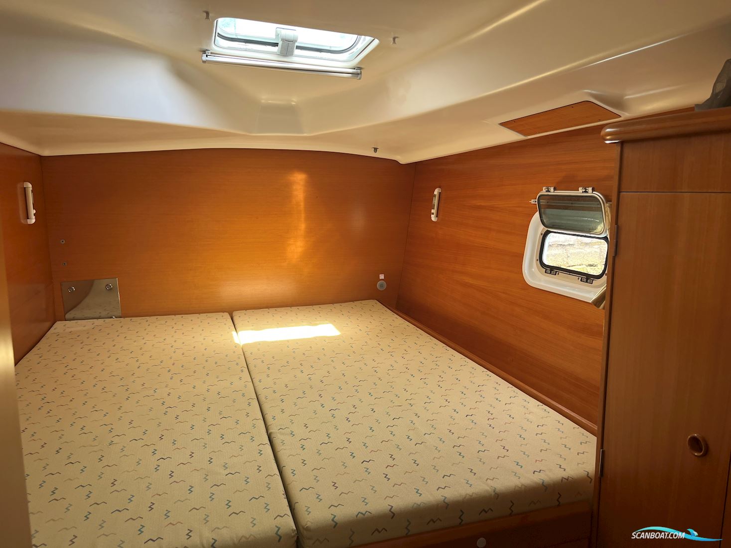 Lagoon 380 Owners Version