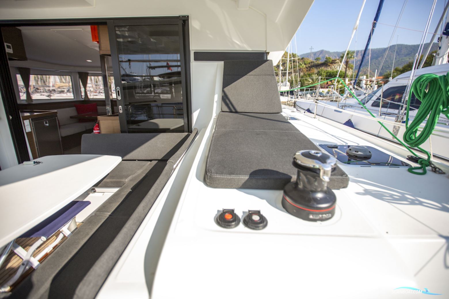 Lagoon 42