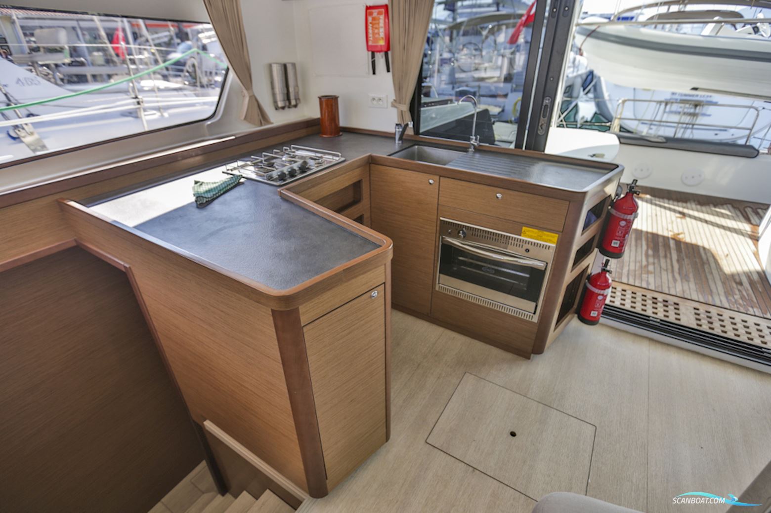 Lagoon 42