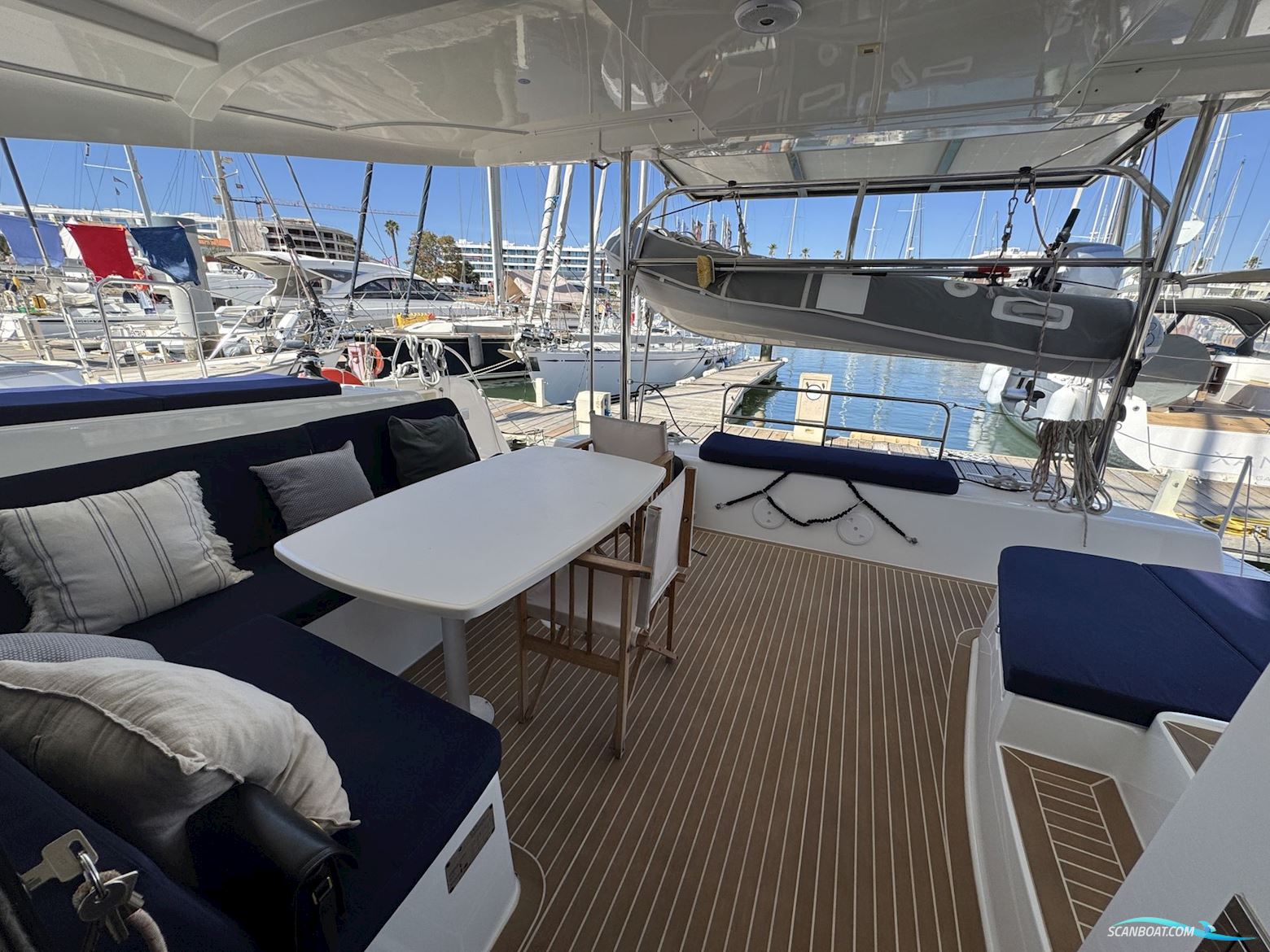 Lagoon 42