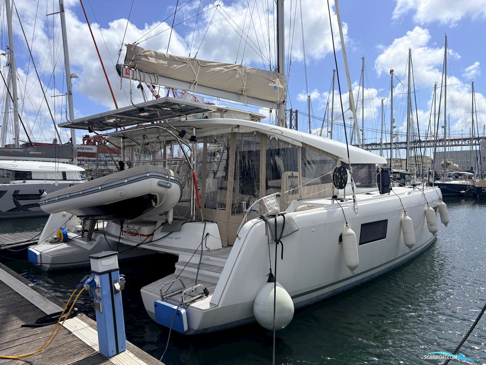 Lagoon 42