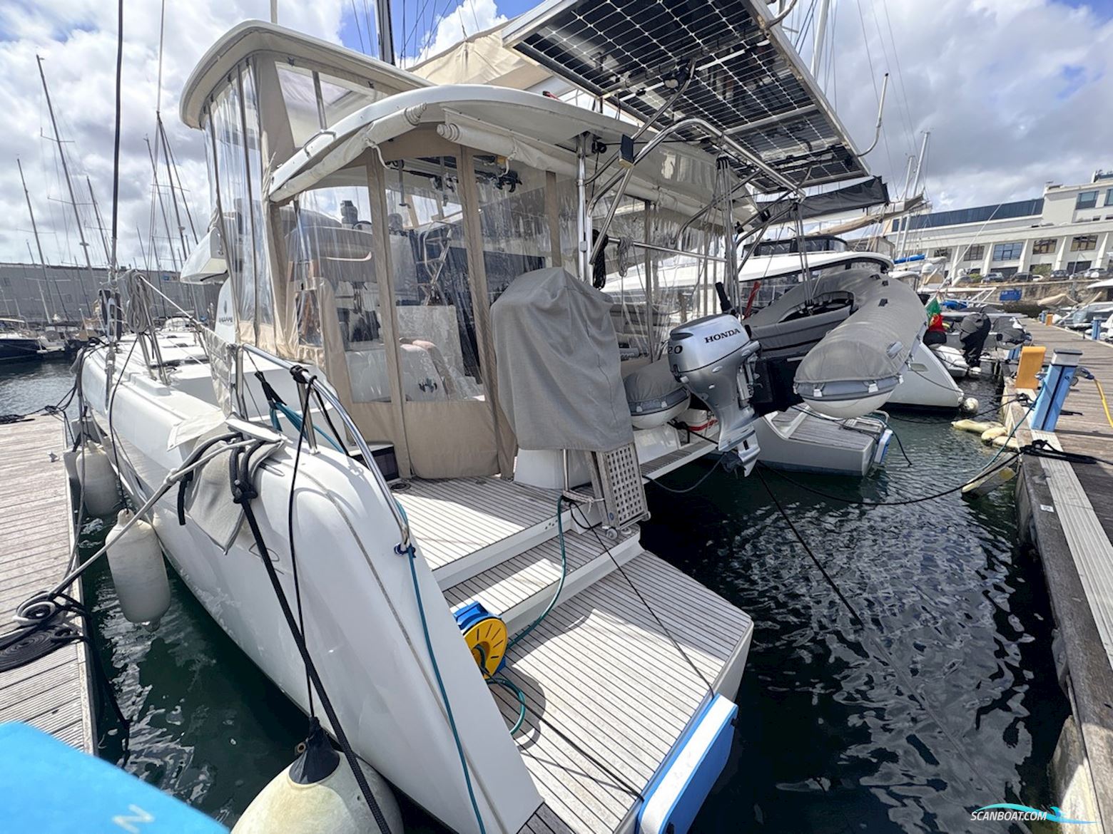Lagoon 42