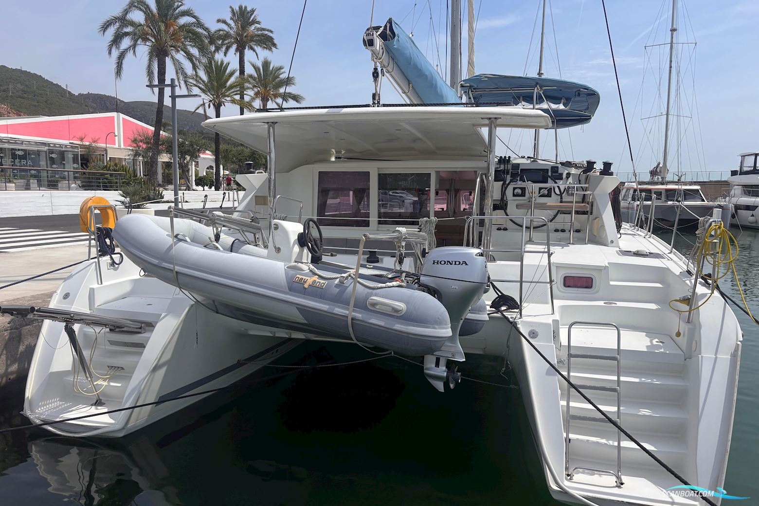 Lagoon 421