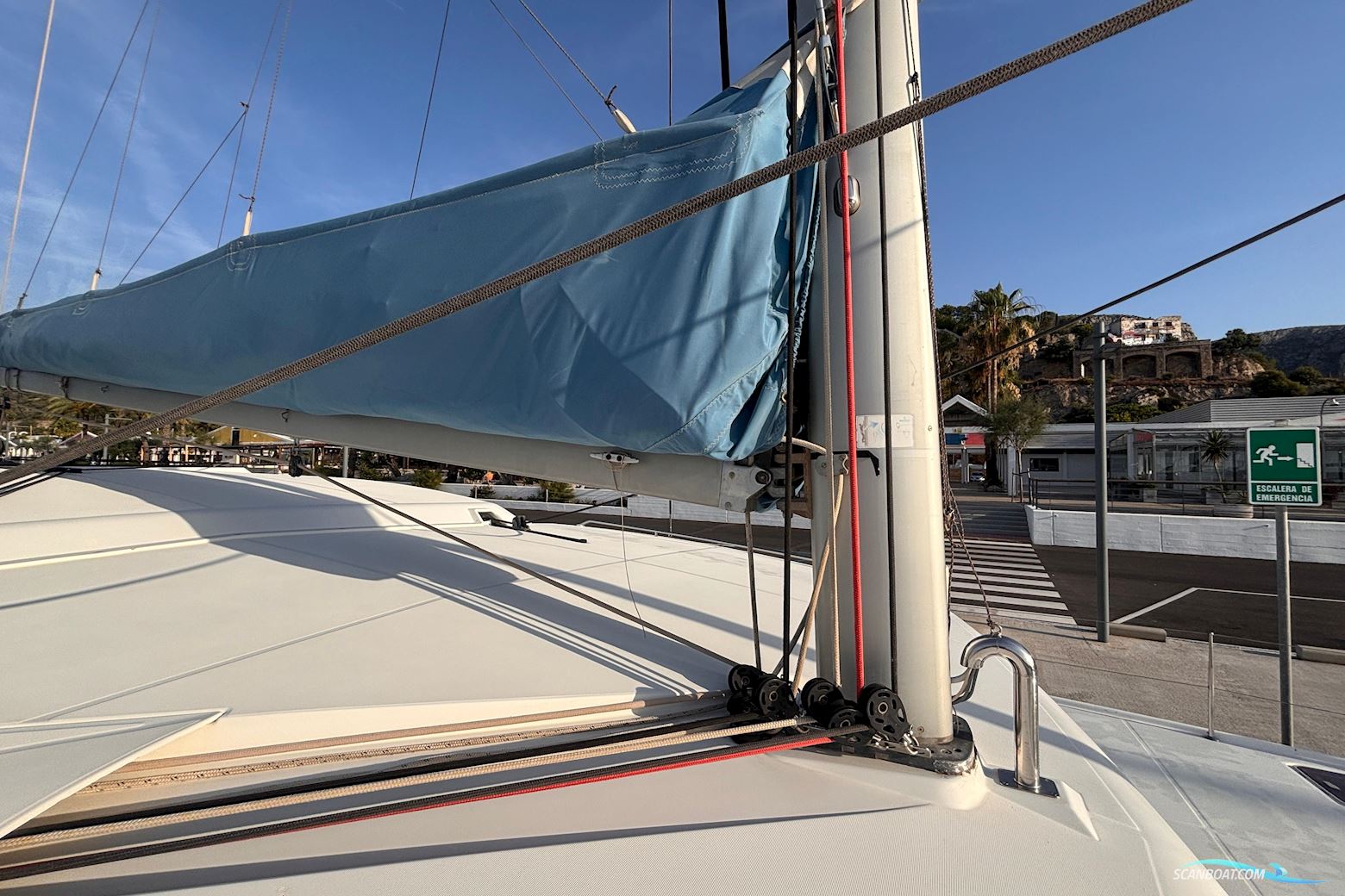 Lagoon 421