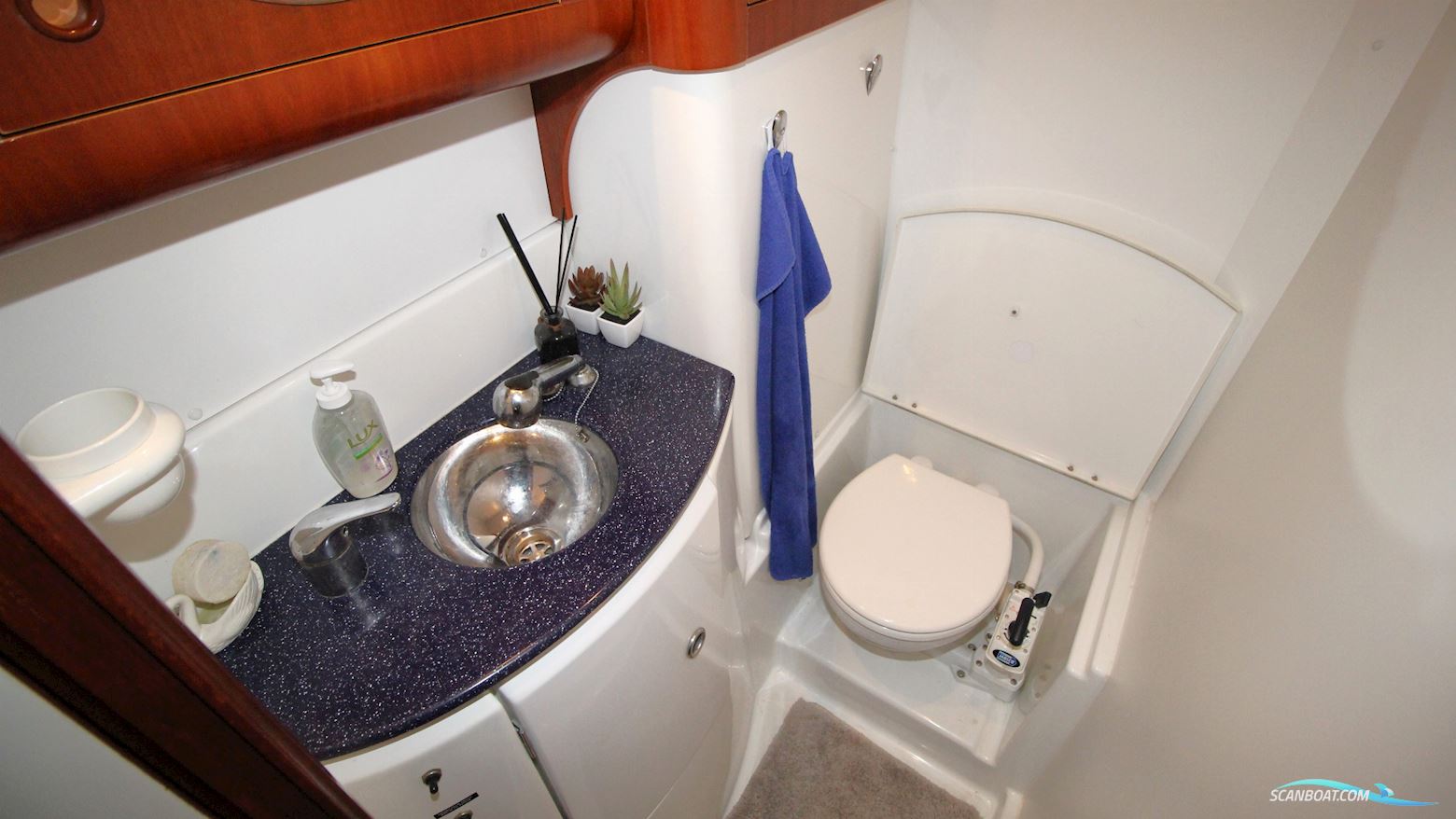 Lagoon 43 Power 3 Cabins