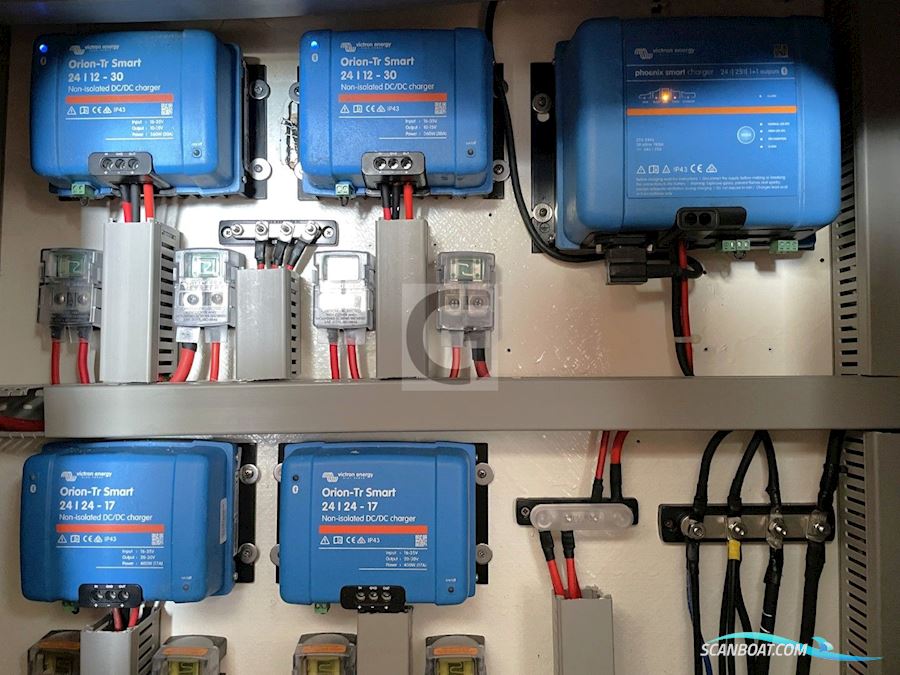 Latini Marine Cat 43