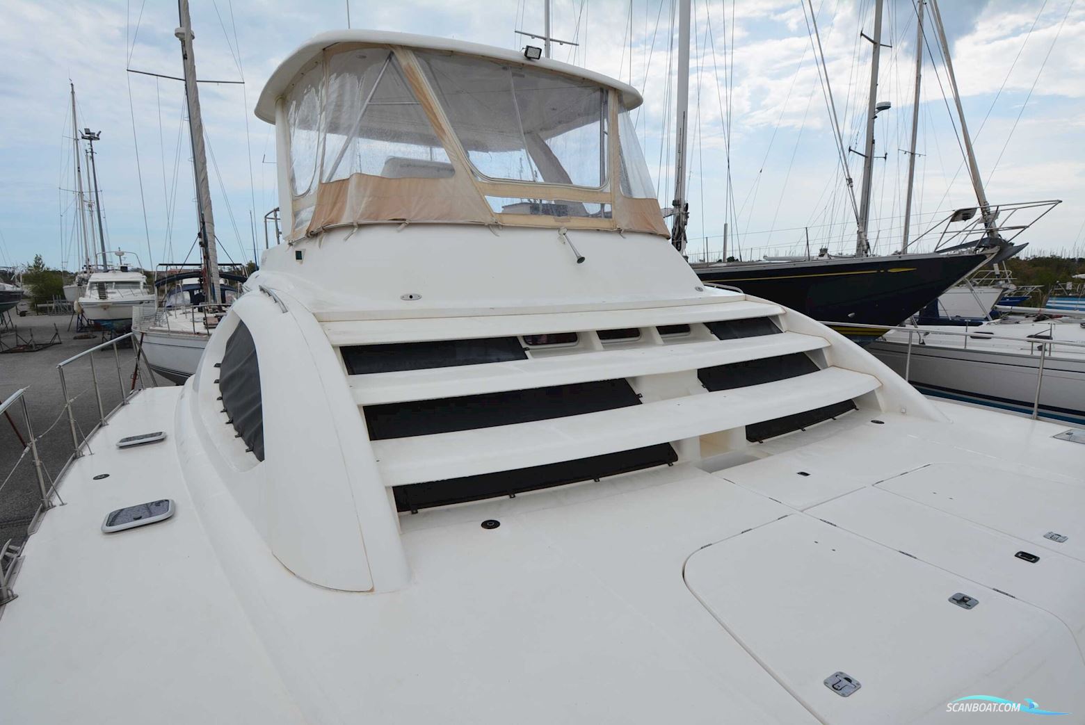 LEOPARD 47 POWER CRUISER