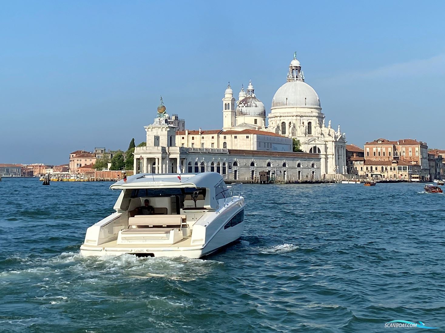 Makai 37 - neuer Powerkatamaran