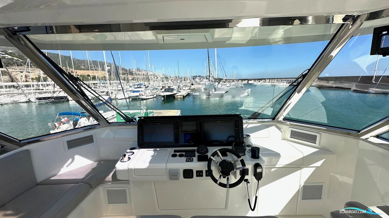 Aquila 54 Yacht