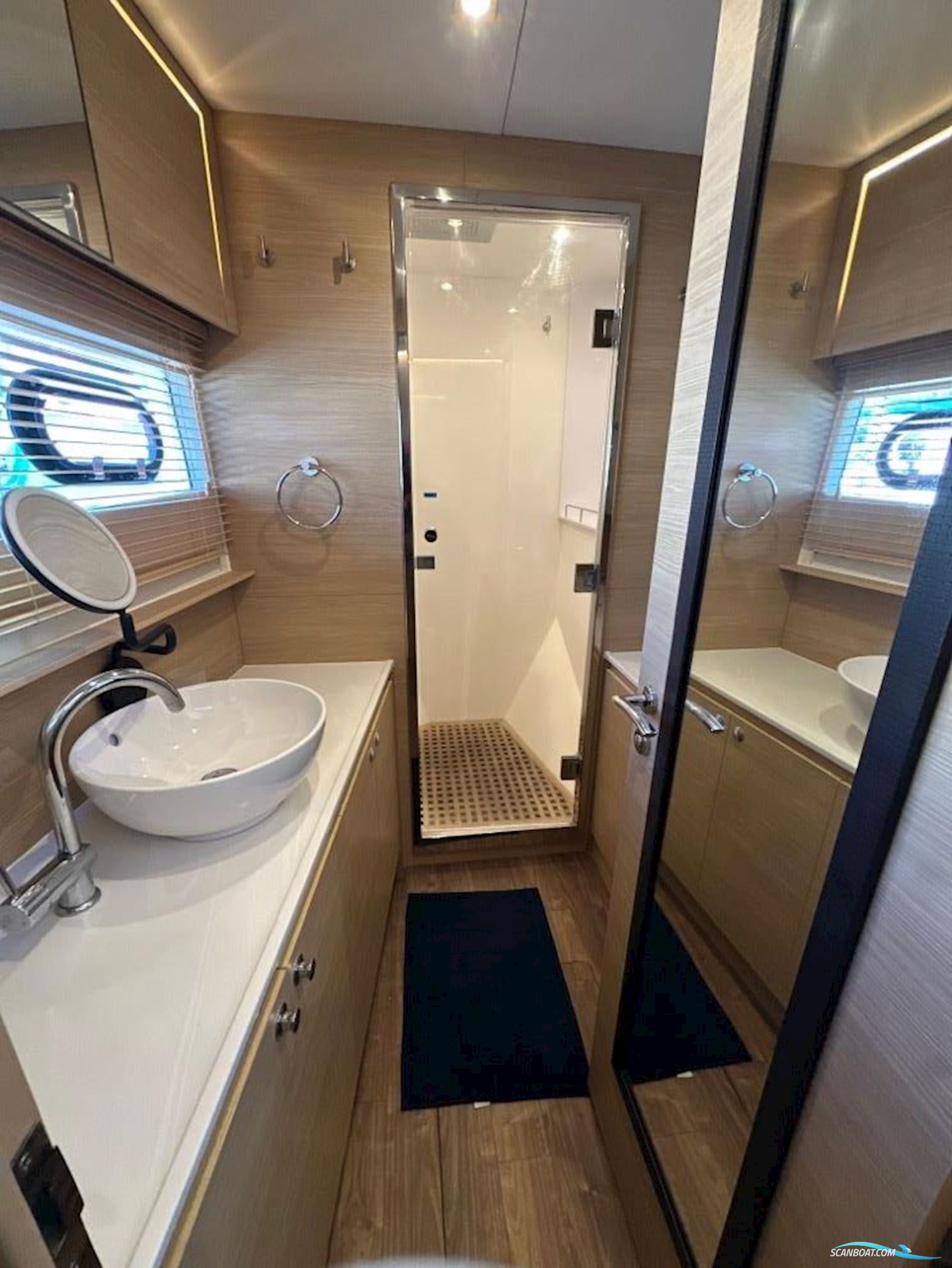 Aquila 54 Yacht