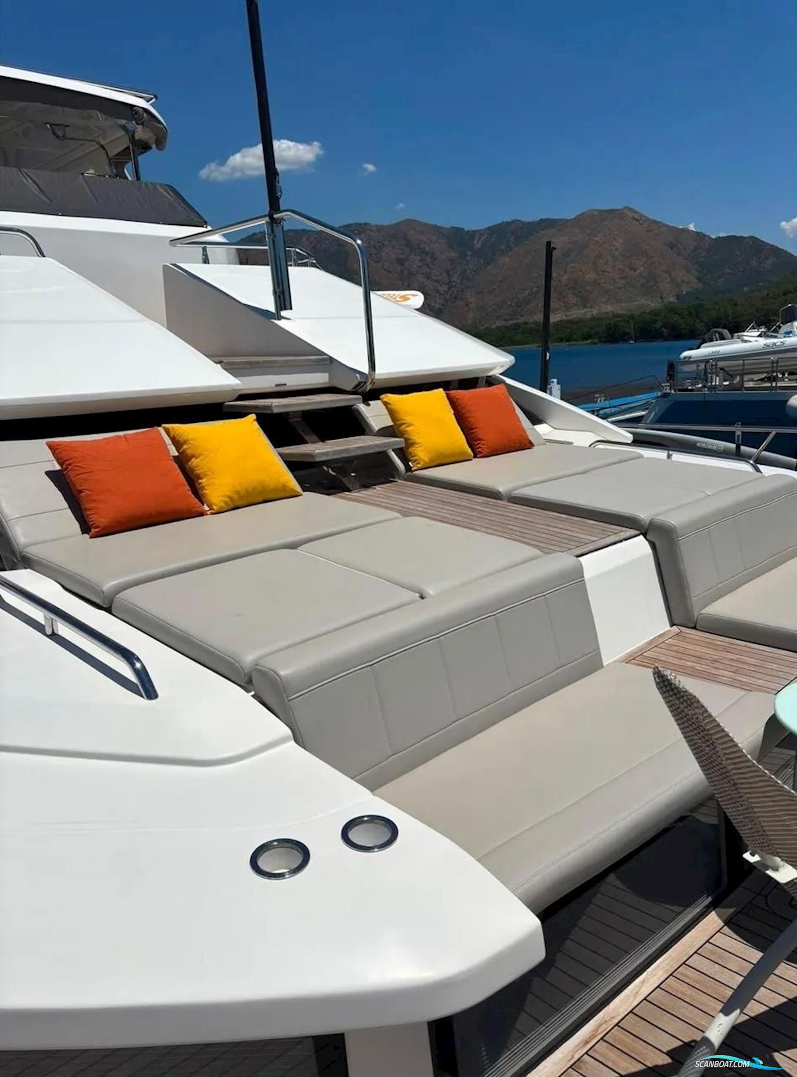 Aquila 54 Yacht