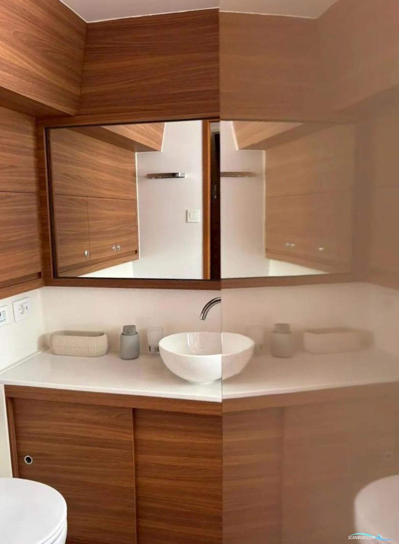 Aquila 54 Yacht