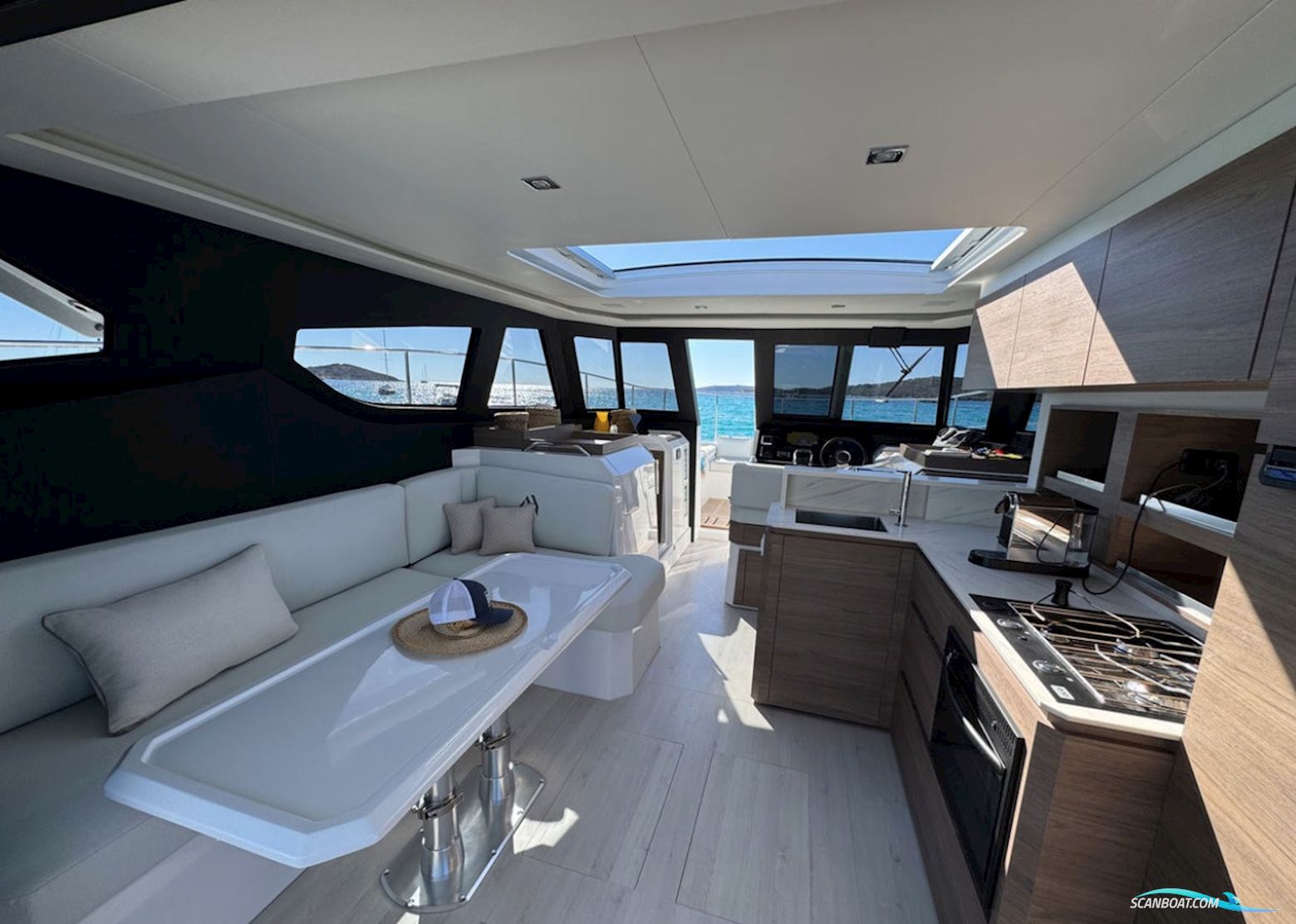 Aventura 38 MY SEDAN