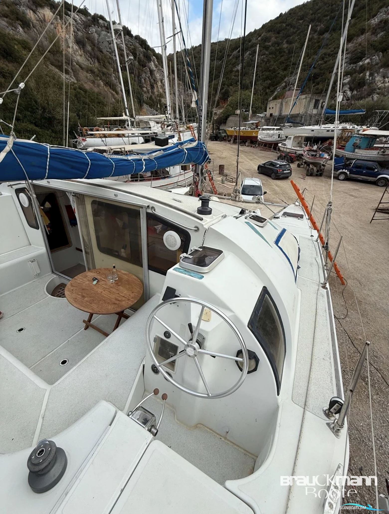 Beneteau Blue 2