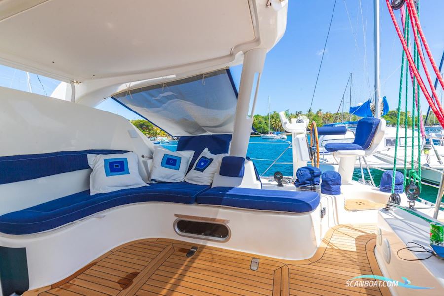 Catana 582