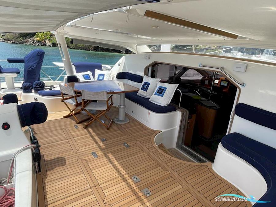 Catana 582