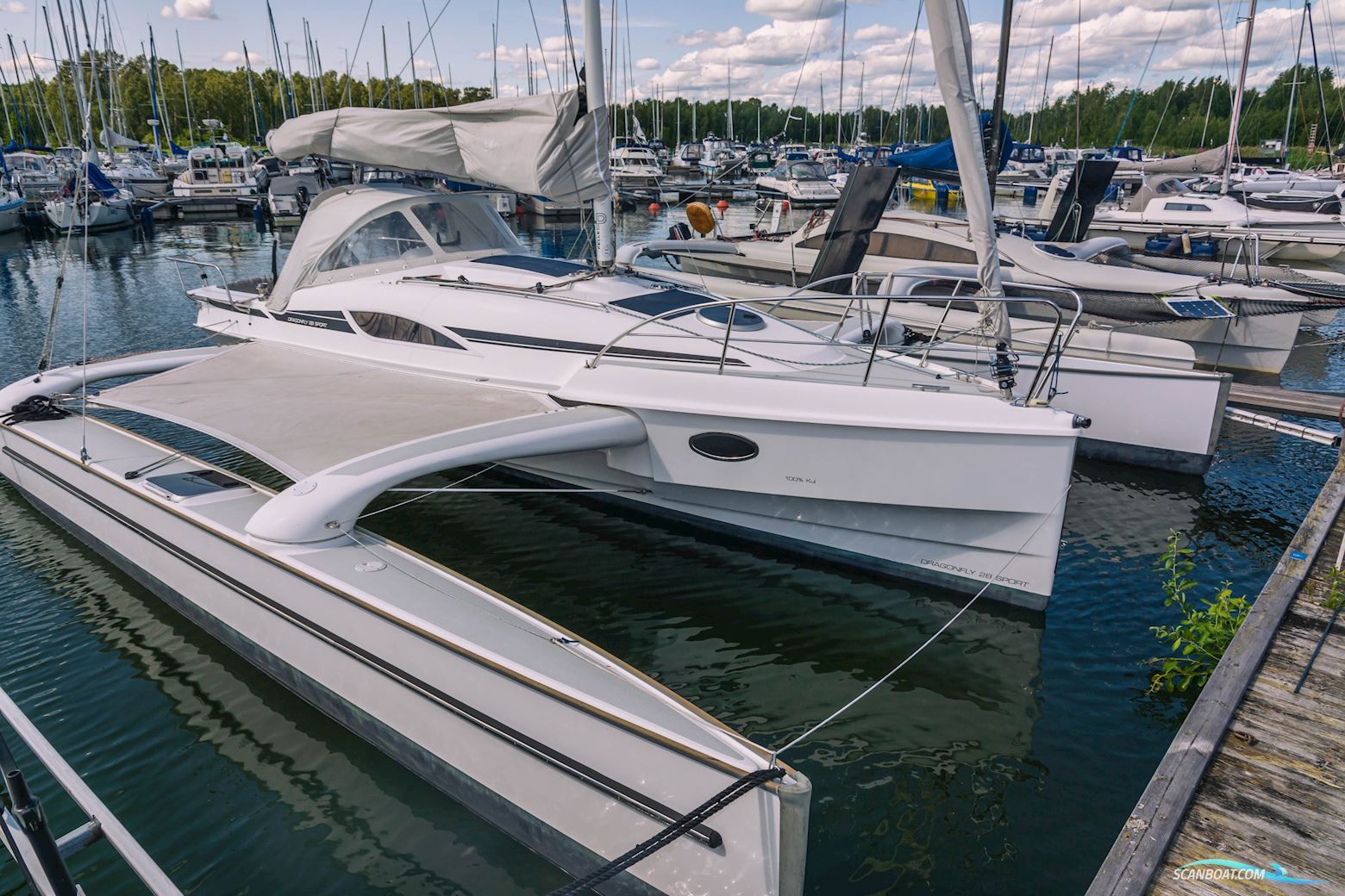 Dragonfly Dragonfly 28 Sport Multihull boten 2015, met Honda 15 hk BF15 DK2Xrtu motor, Sweden