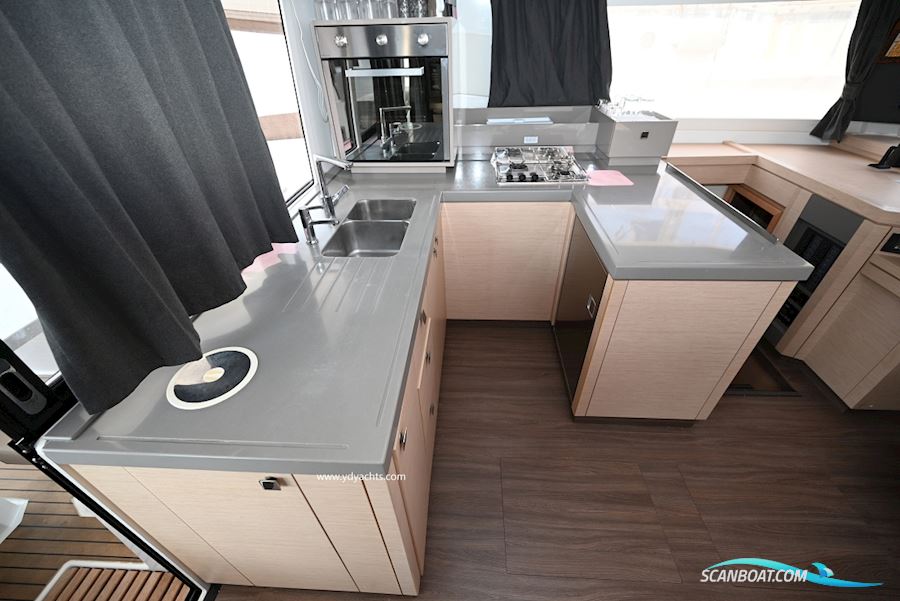 Fountaine Pajot Astrea 42