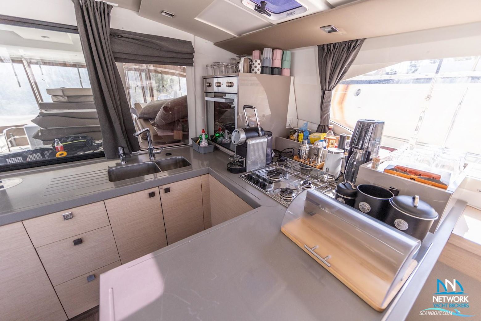 Fountaine Pajot Astrea 42