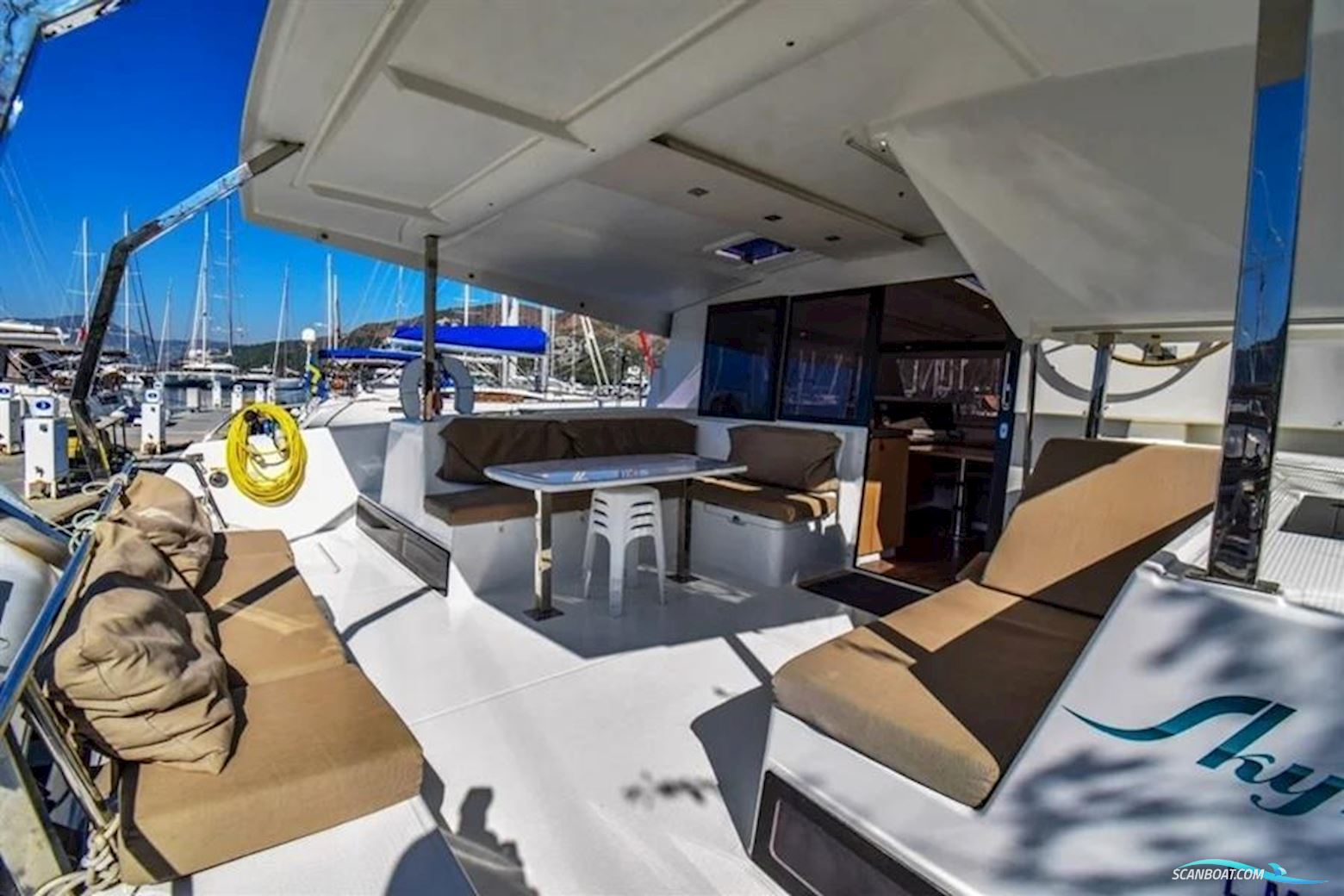 Fountaine Pajot Lucia 40