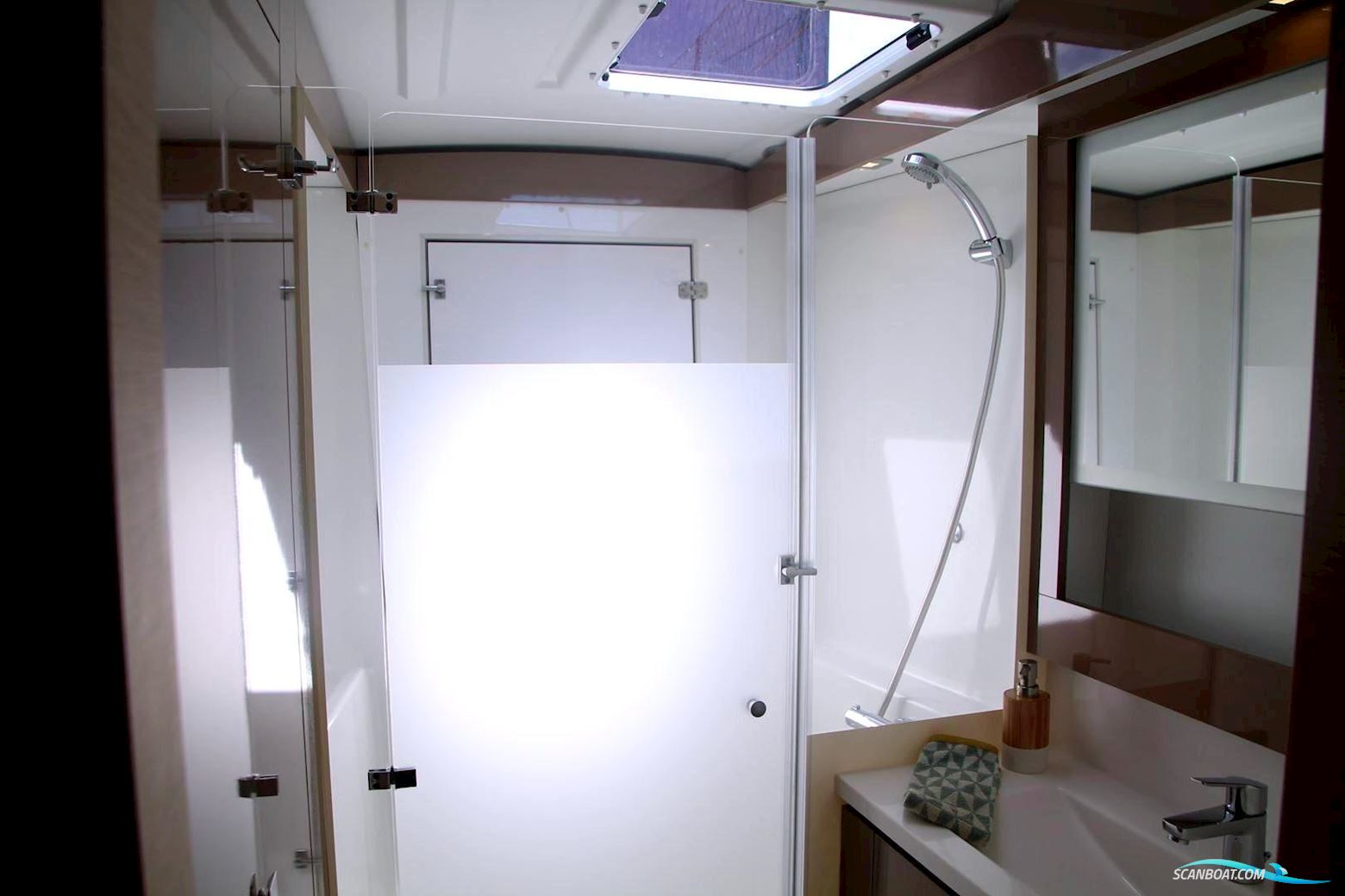 Fountaine Pajot Lucia 40