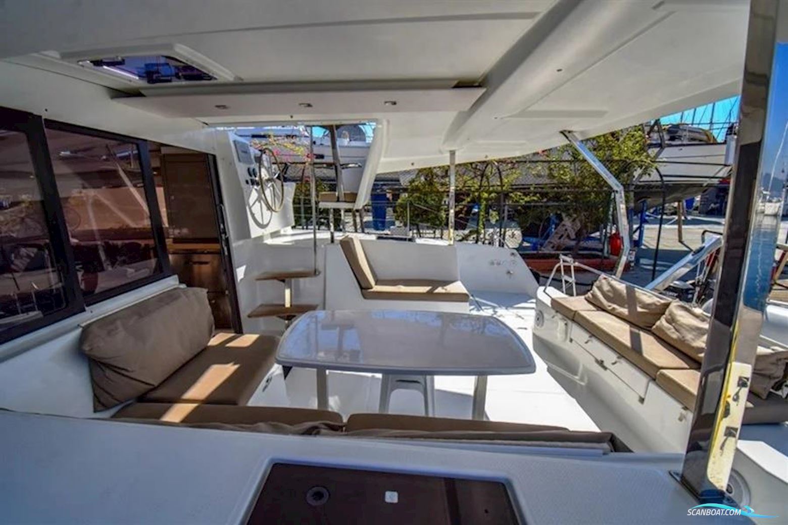 Fountaine Pajot Lucia 40