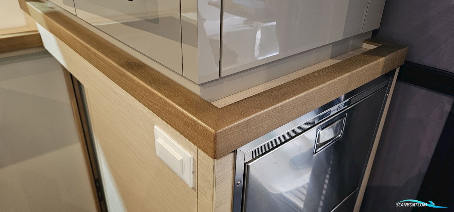 Fountaine Pajot Lucia 40