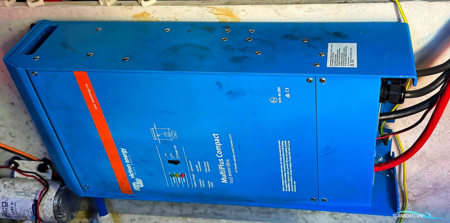 Fountaine Payot Motorcatamaran MY 37