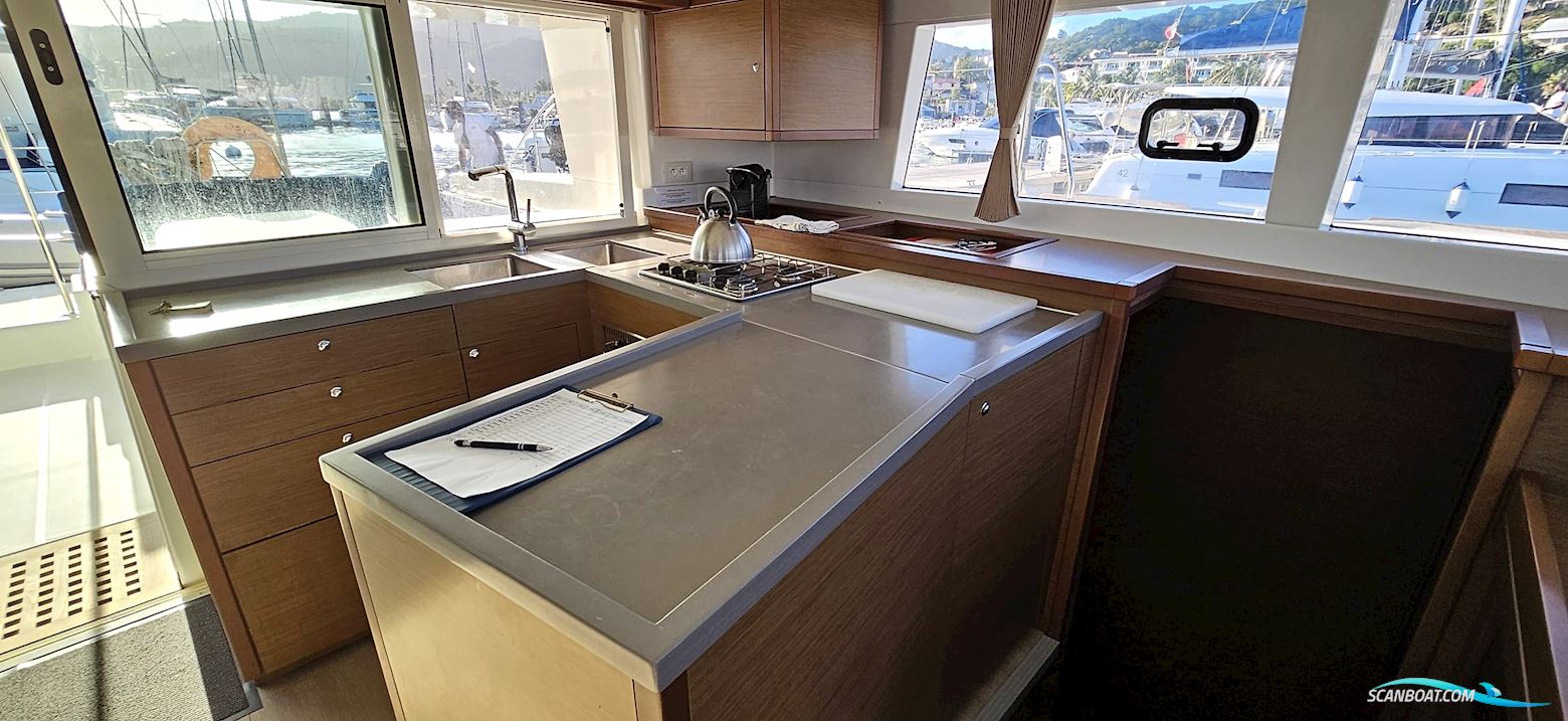 LAGOON  450