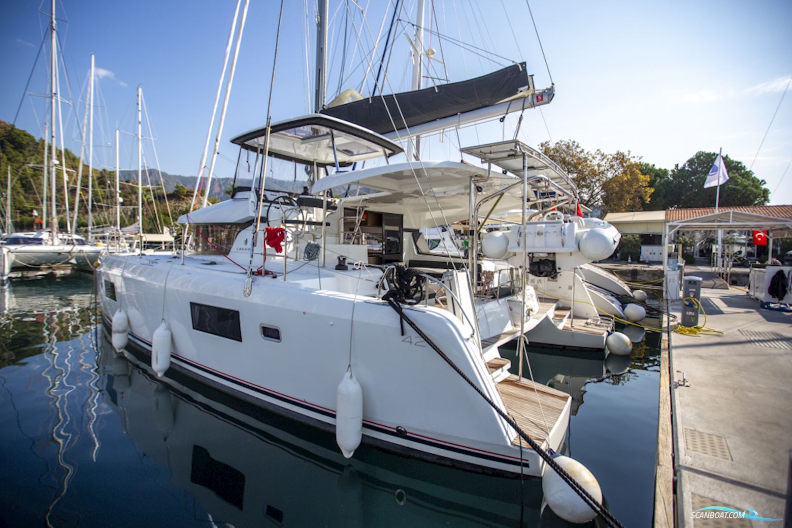 Lagoon 42