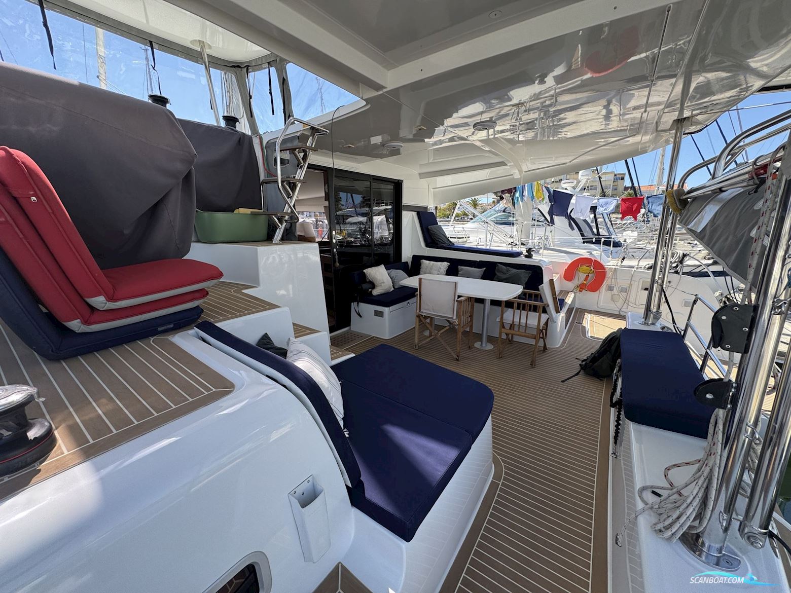 Lagoon 42