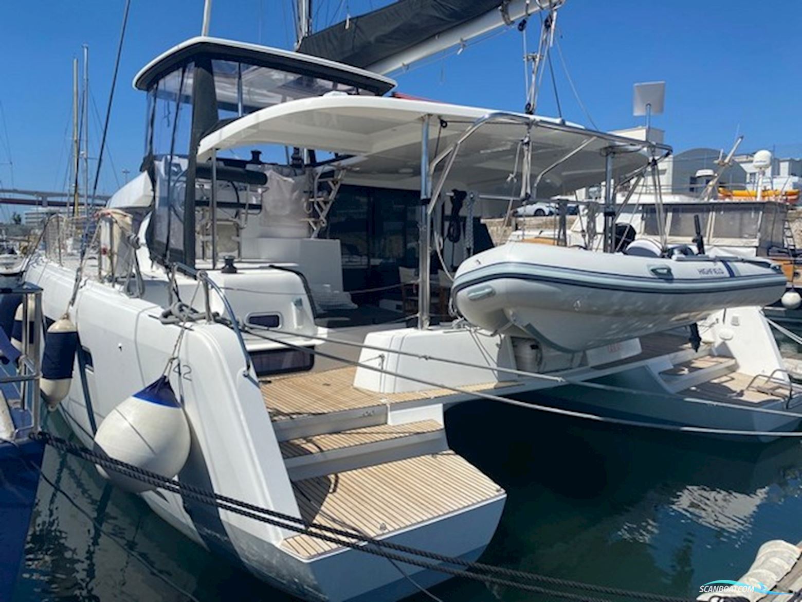 Lagoon 42