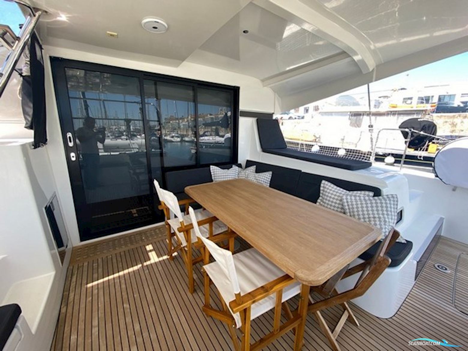 Lagoon 42