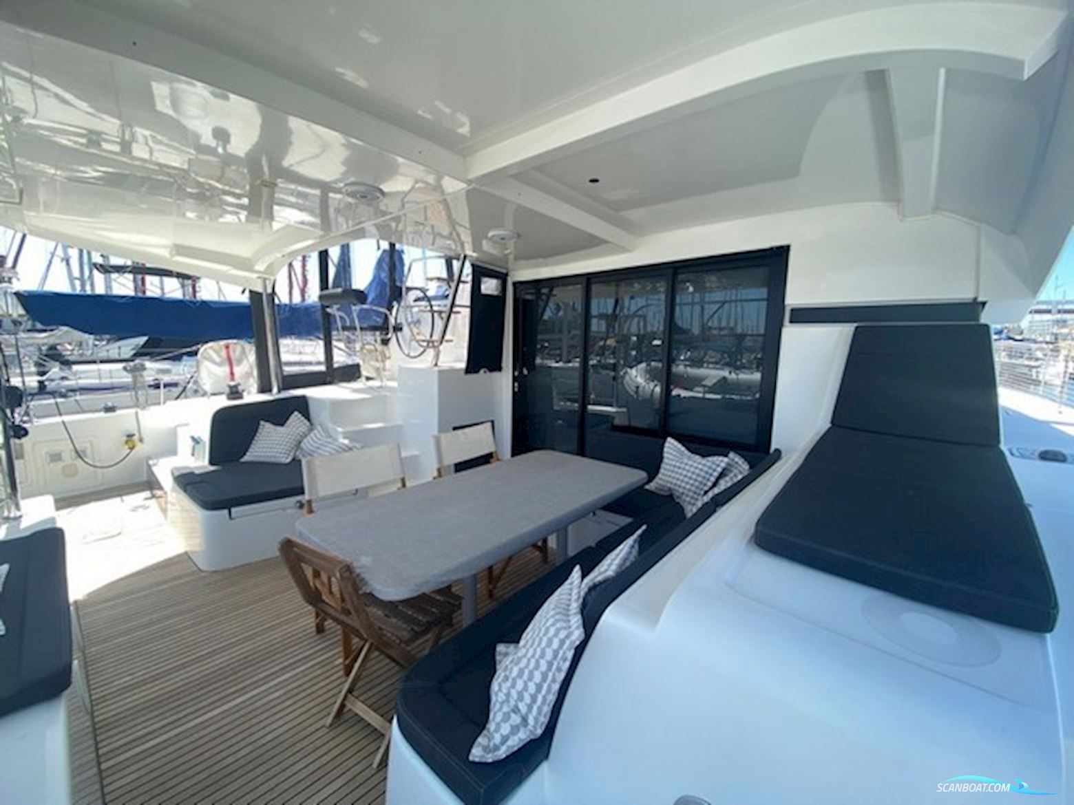 Lagoon 42