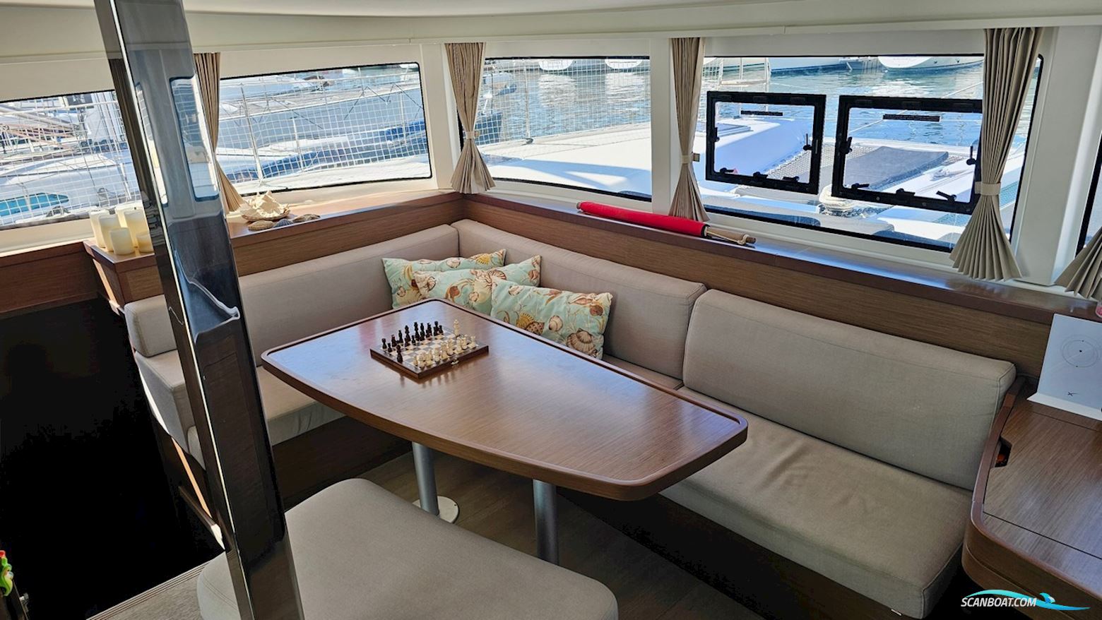 Lagoon 42