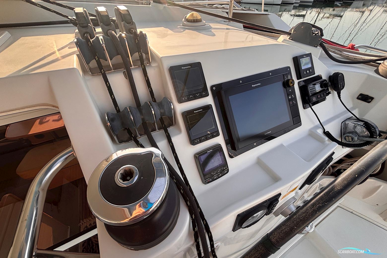Lagoon 421