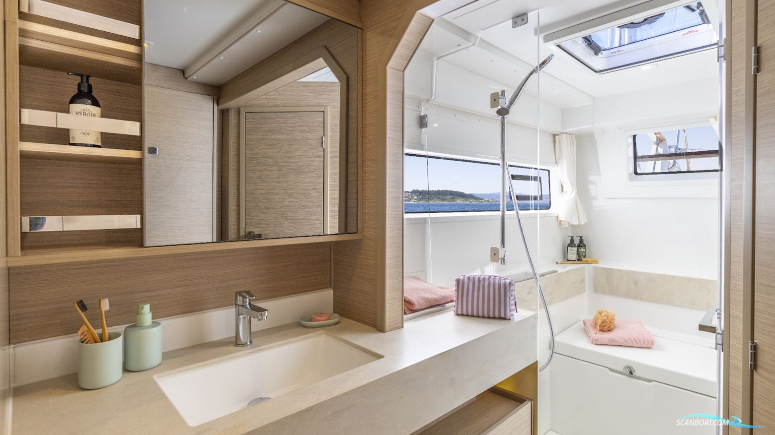 Lagoon 43