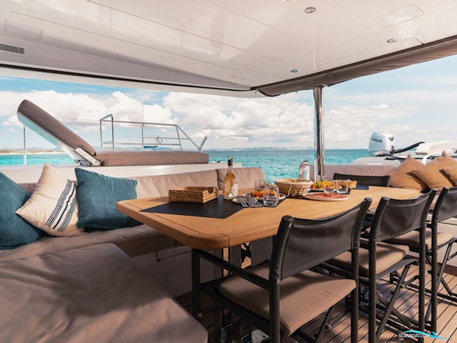 Lagoon 560